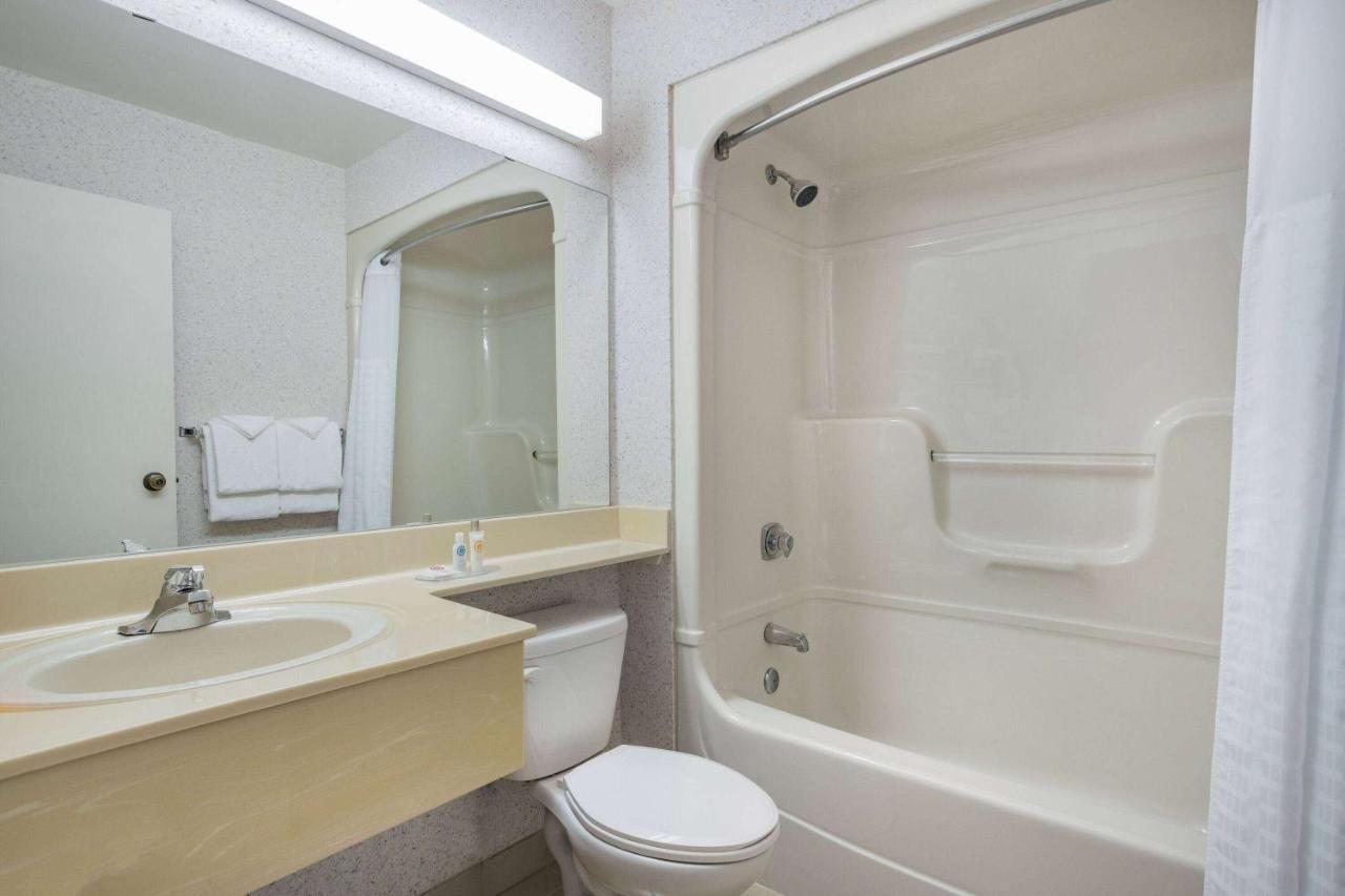 Travelodge By Wyndham Motel Bridgewater